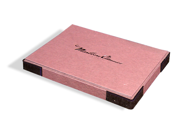MC - Boîte cloche en carton celloderme rouge brut – coins assemblés avec bandes toile.